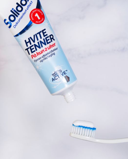 Solidox Hvite Tenner tannkrem på tannbørste. FOTO